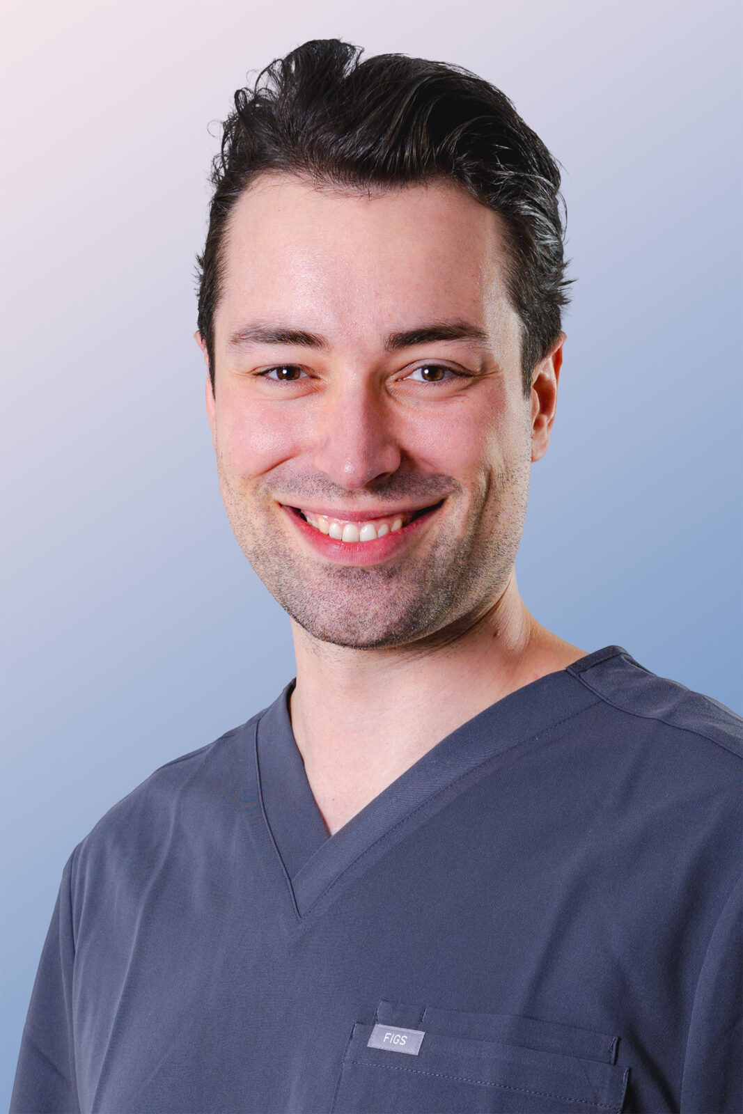 sympathisches-mitarbeiterfoto-medizin-mann