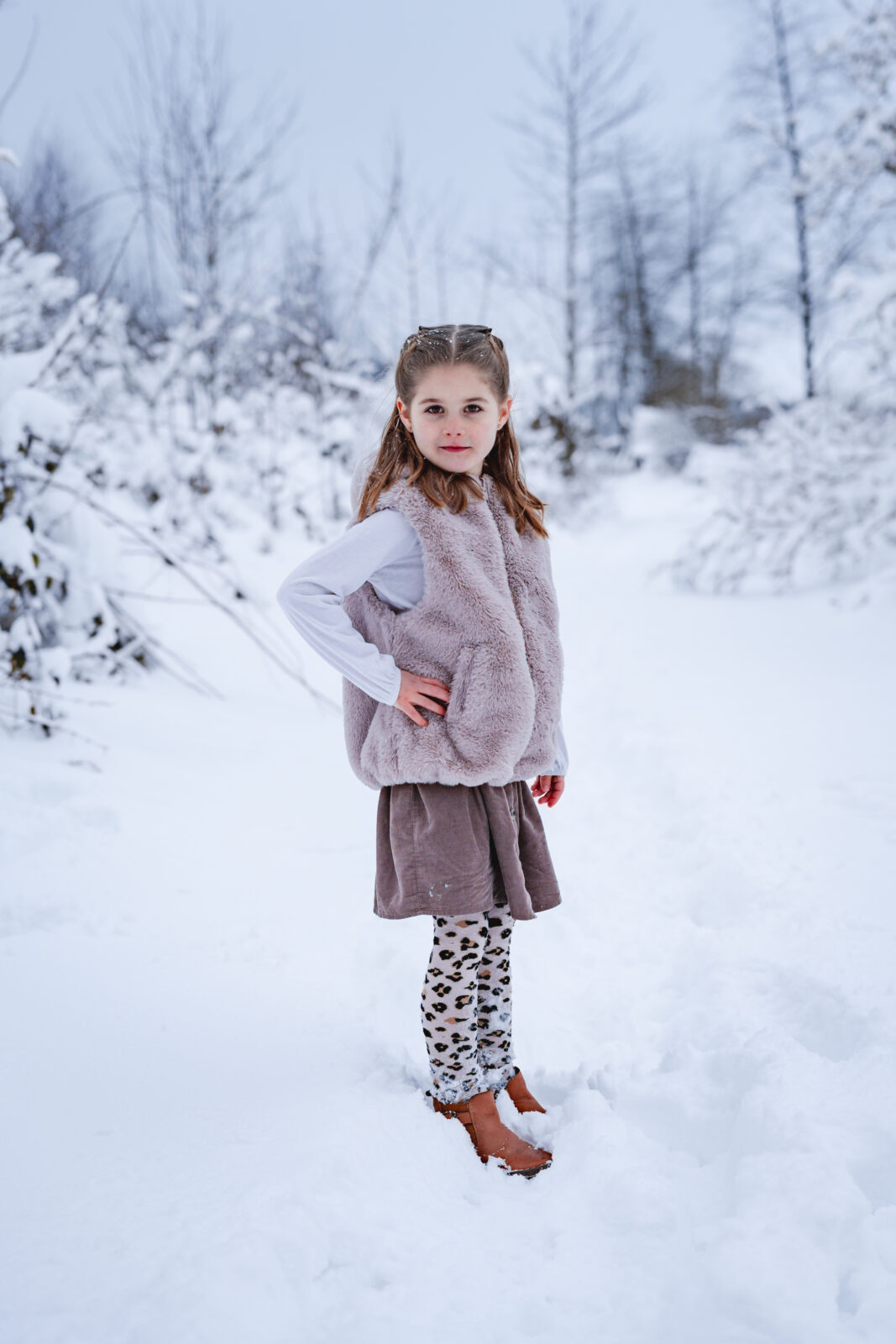 winter-portrait-kind-ganzkoerper